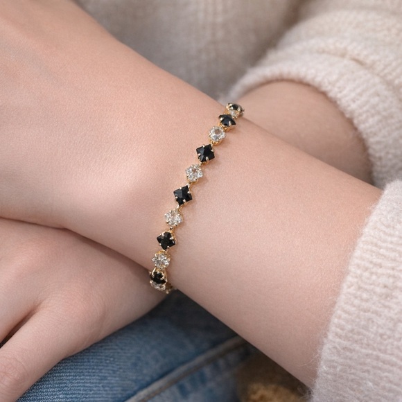 Jewelry - Elegant Black and Gold Bracelet